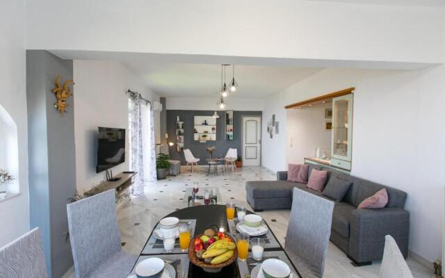 Irini's Sea View House