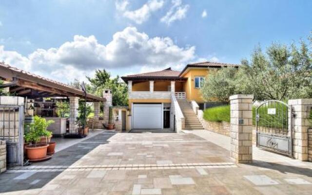 LANA house with apartment