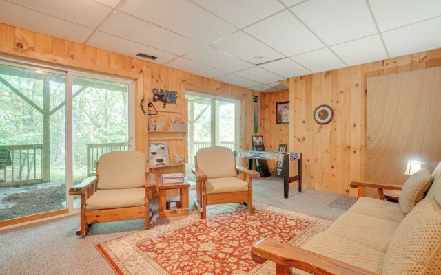 Private Hot Tub & Game Room: Cleveland Getaway