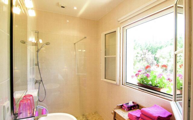 Classy Villa in Ecuras-Rouzède with Private Garden