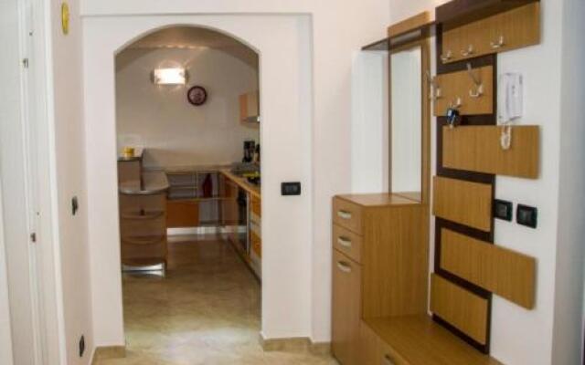 Ap. 30 Linda Residence