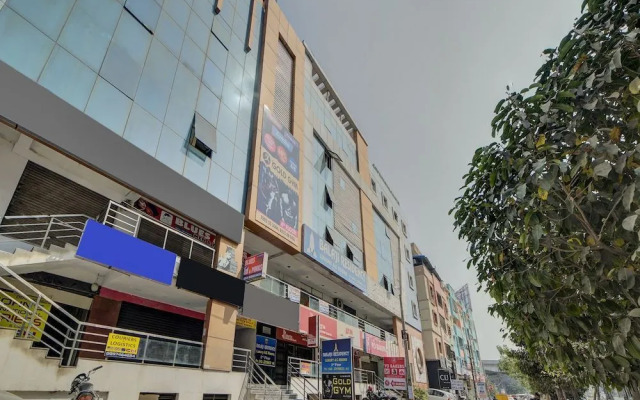 Pradha Grand By OYO Rooms