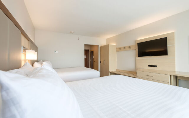 Holiday Inn Express & Suites Eagan - Minneapolis Area by IHG