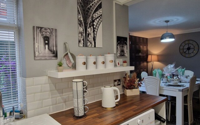 Stunning 5-bed House in Liverpool! Great Location!