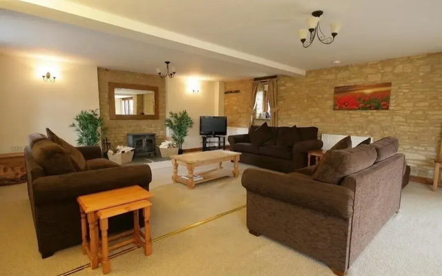 Tithe Barn, Lyneham