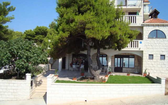 Villa Adagio Apartments