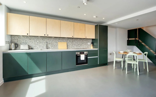 Sensational Two-bedroom Apartment in East London