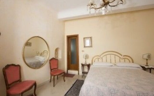 Barbara House - Guest House