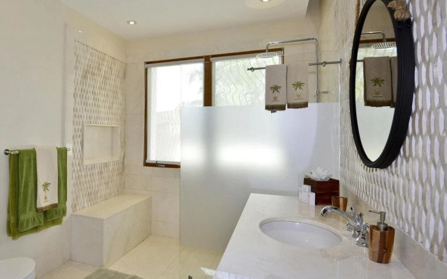 Ocean View 5-bedroom Fully Staffed Tropical Villa