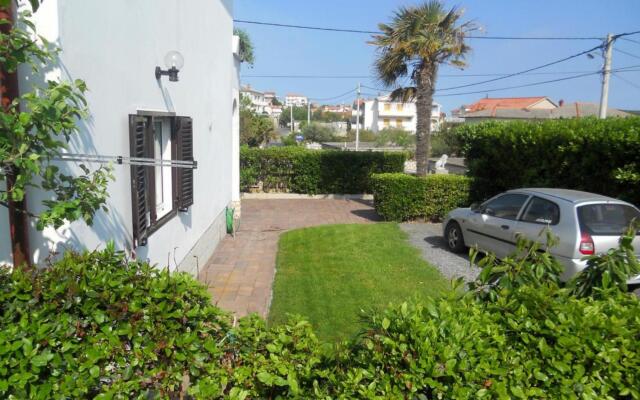 Ivo - With Terrace - C3