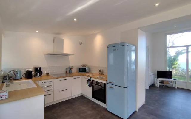 Superb Villa With sea View Near the Beach