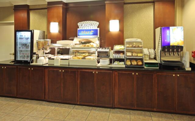 Holiday Inn Express Hotel & Suites Camden by IHG