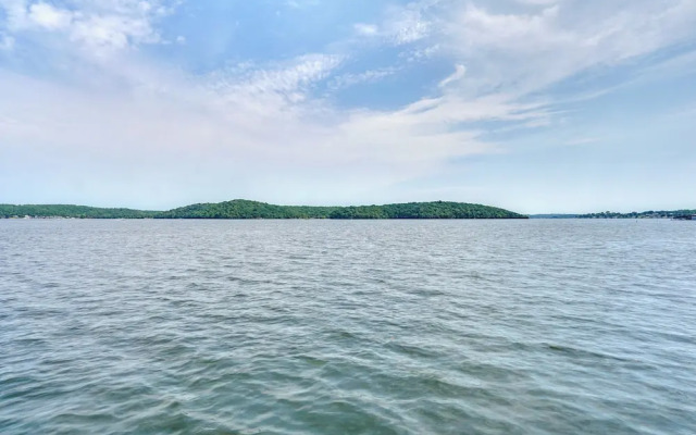 Pet-friendly Lake of the Ozarks Gem!