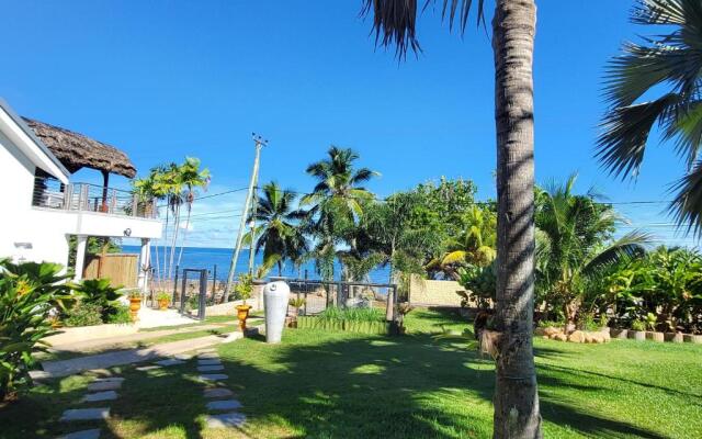 SEA SPLASH SELF CATERING And La Petite Maison