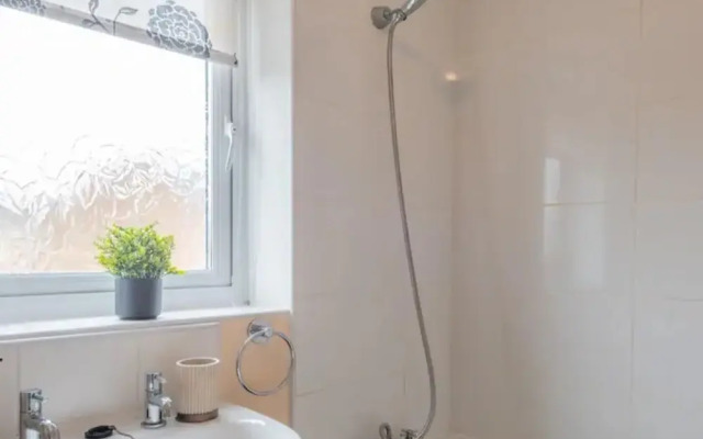 Charming Whitehurst Drive Nest in Manchester