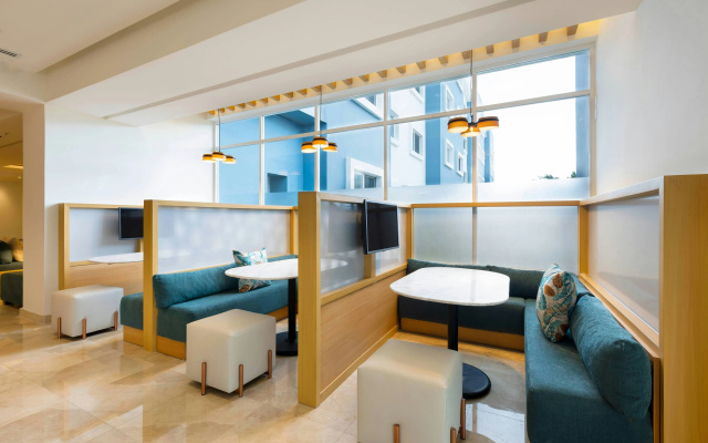 Courtyard By Marriott Cancun Airport