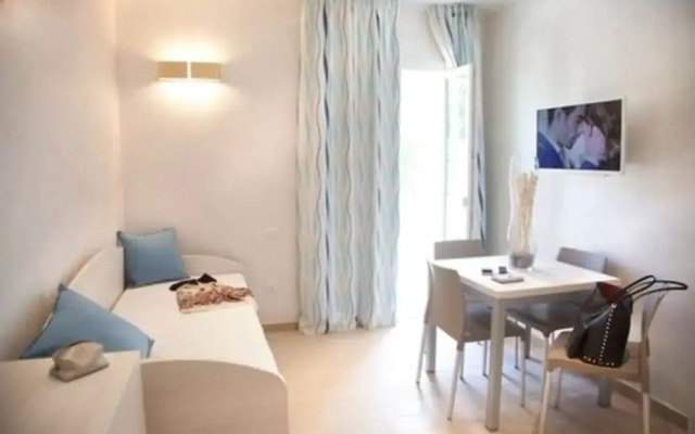 Marina Beach Suite Hotel