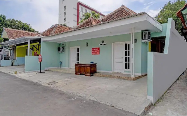 OYO 90571 Dewi Guest House Syariah