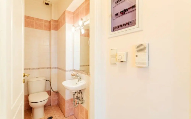 Spacious Urban Haven-family Home Perfect Location