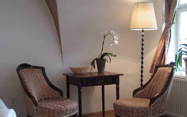 Golden Apple Apartments