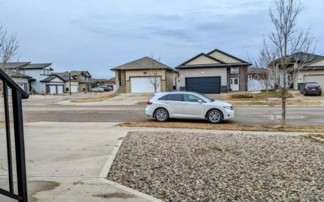 Air & Road Travelers' Perfect Spot! + Full Kitchen