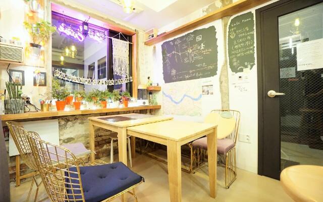Seoul Cube Ewha - Hostel