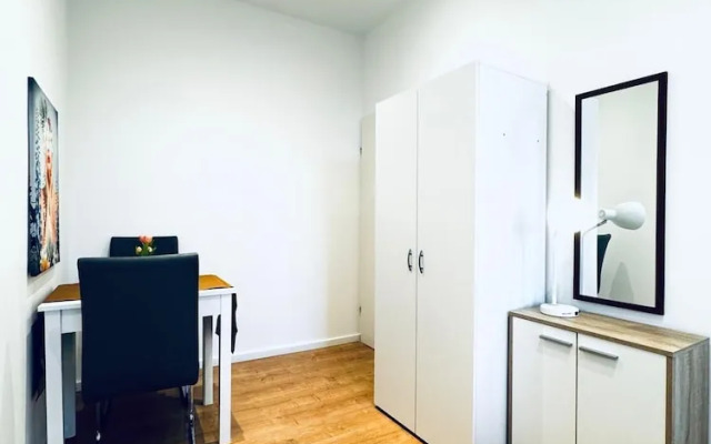Lovely 4BR Apt Near Kaufpark Alterlaa