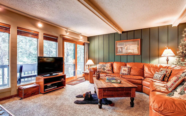 Tannenbaum Condominiums by Ski Country Resorts