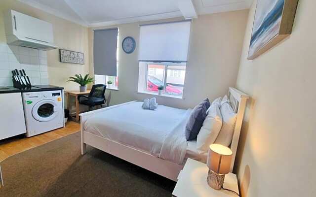 Potteries Suite by Kasar Stays