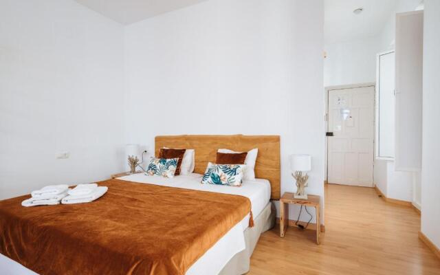 Hostly Rivero 2A Center loft-Fibre-communal terrace-Parking Optional-CLess