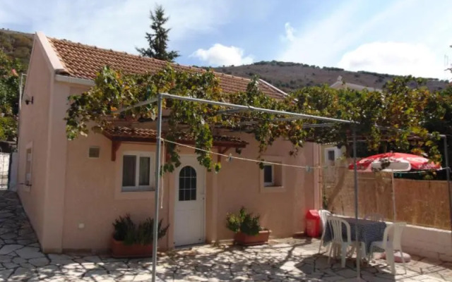 Marina Apartments &amp; Studios