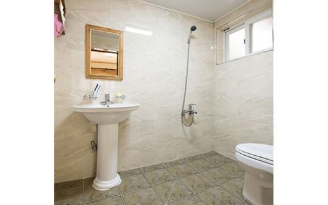 Jeonju Ddlanche Bongwan Pension