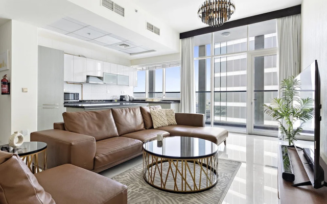 WelHome - Opulent Retreat With Panoramic Cityscape Views