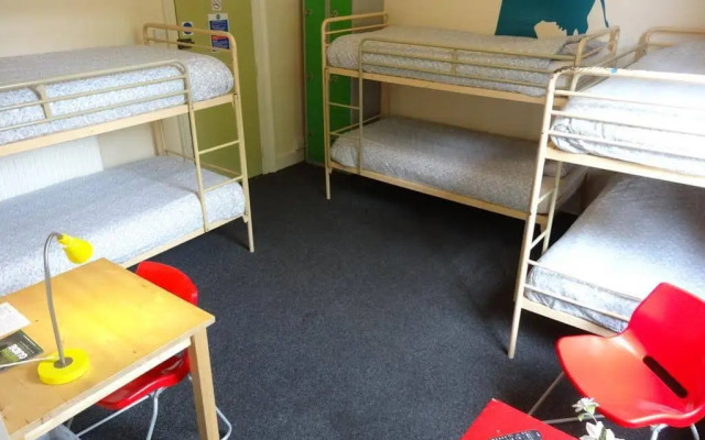Igloo Backpackers Hostel & Annexe