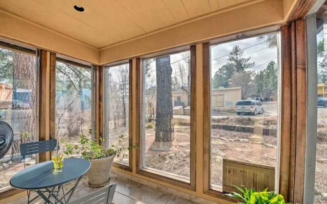 Central Ruidoso Mountain Home w/ Step-free Access!
