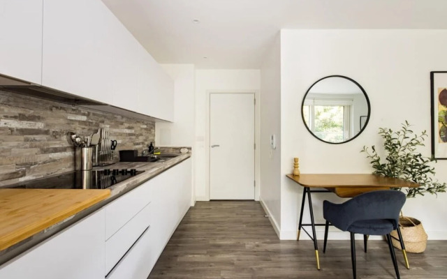 The London Retreat - Alluring 2bdr Flat With Balcony
