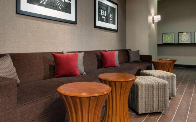 Hampton Inn & Suites Milwaukee Downtown