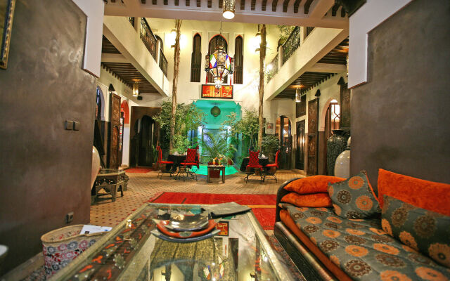 Riad La Porte Rouge By La Siredrah