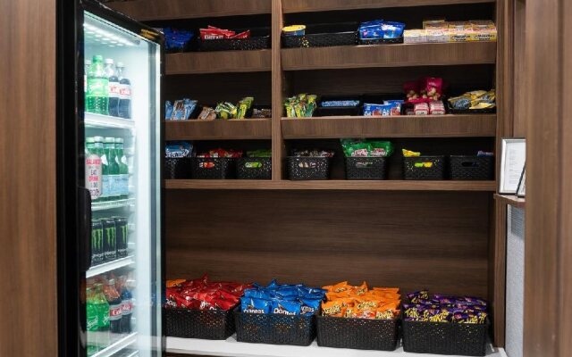 Holiday Inn Express & Suites Lake Forest by IHG