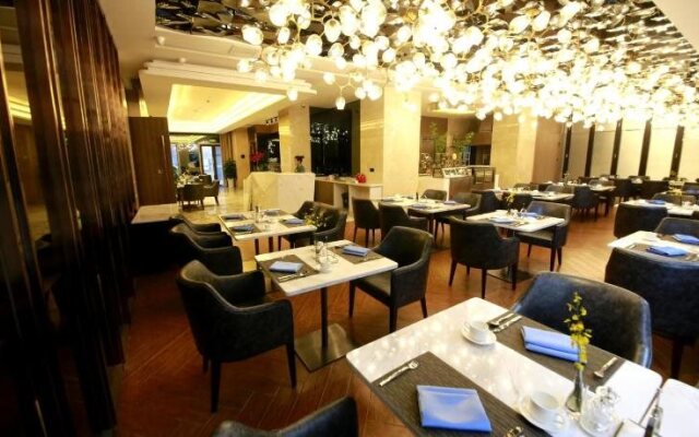 Howard Johnson Life Geckor Zhu