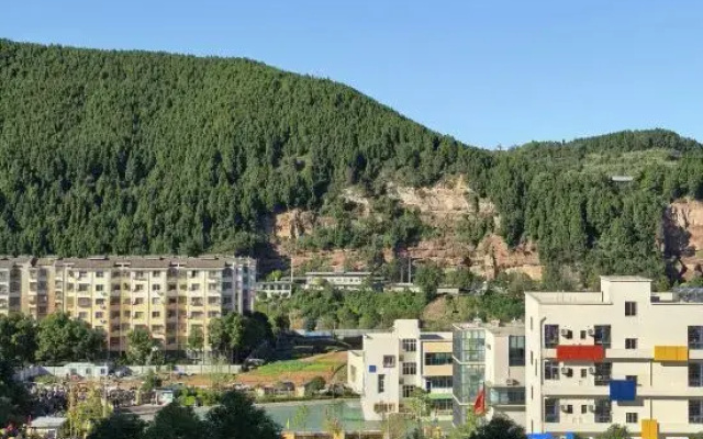 Youngsun Seasons Hotel(Zhenfu&Yunxi Middle School)
