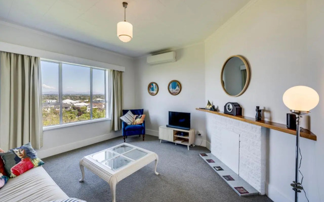 Views on Colenso - Napier Holiday Home