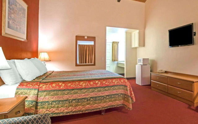 Rodeway Inn Fallbrook Downtown