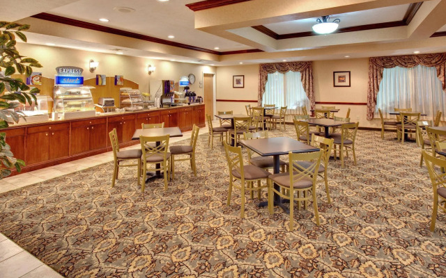 Holiday Inn Express Hotel & Suites Bismarck by IHG