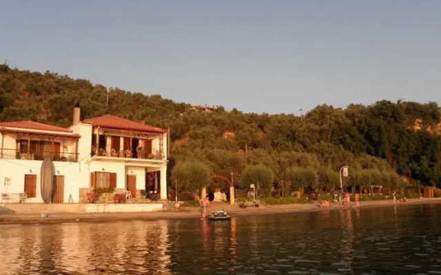 Lefokastro Beach House