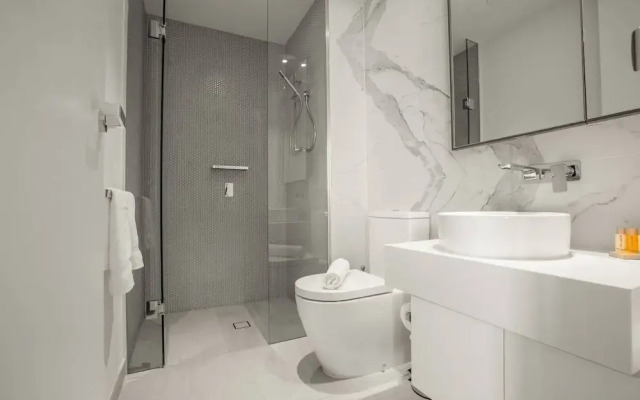 Breathtaking Lake/parkview Apt Pool&gym@3br