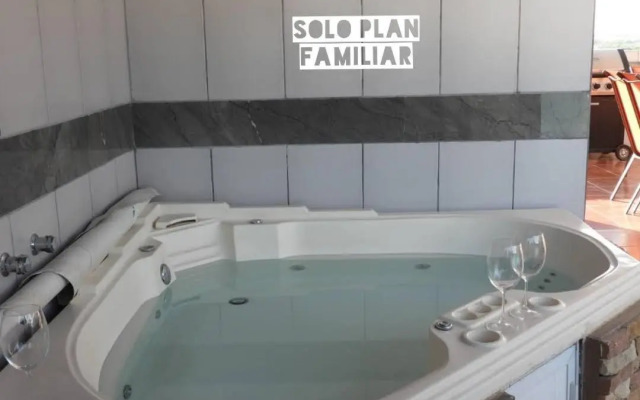 Bonita Casa en Condominio con Alberca y Acceso al Lago