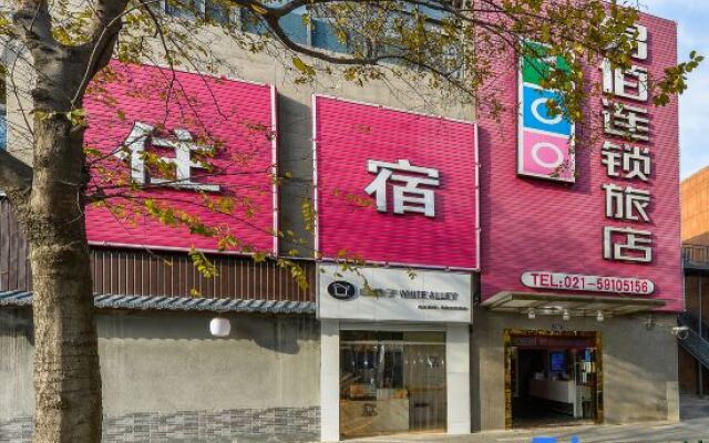 YiBon Hotels Group (Jiading Baiyin Road subway station store)