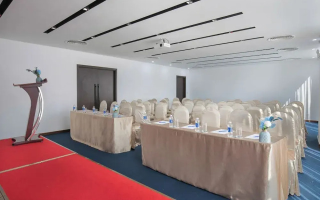 Mangata Beachfront Hotel
