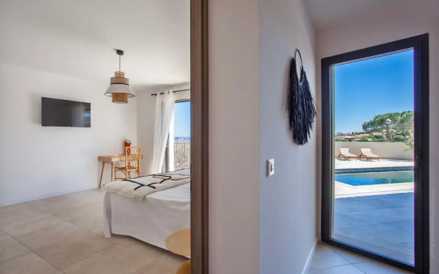 Superb Villa With Pool and sea View